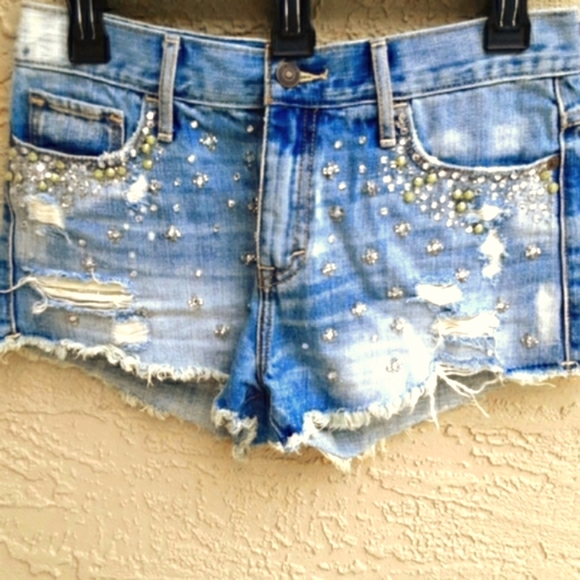 Abercrombie & Fitch Denim - Abercrombie and Fitch embellished ripped shorts